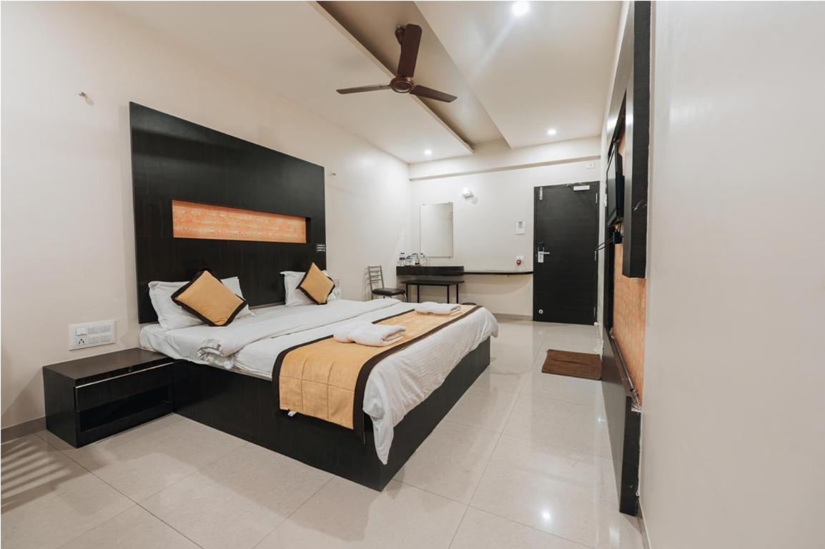 Hotel Krushna Inn トリンバック エクステリア 写真