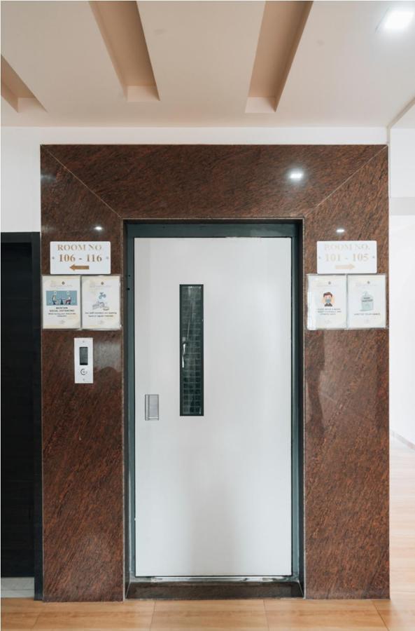 Hotel Krushna Inn トリンバック エクステリア 写真