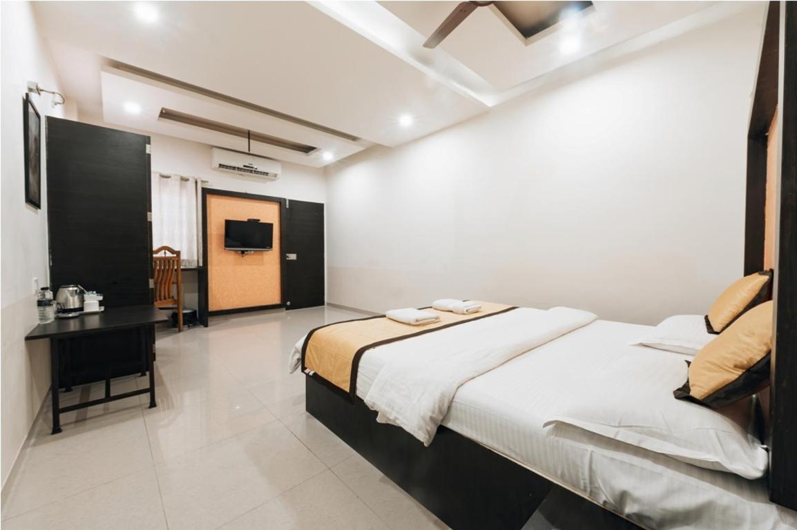 Hotel Krushna Inn トリンバック エクステリア 写真