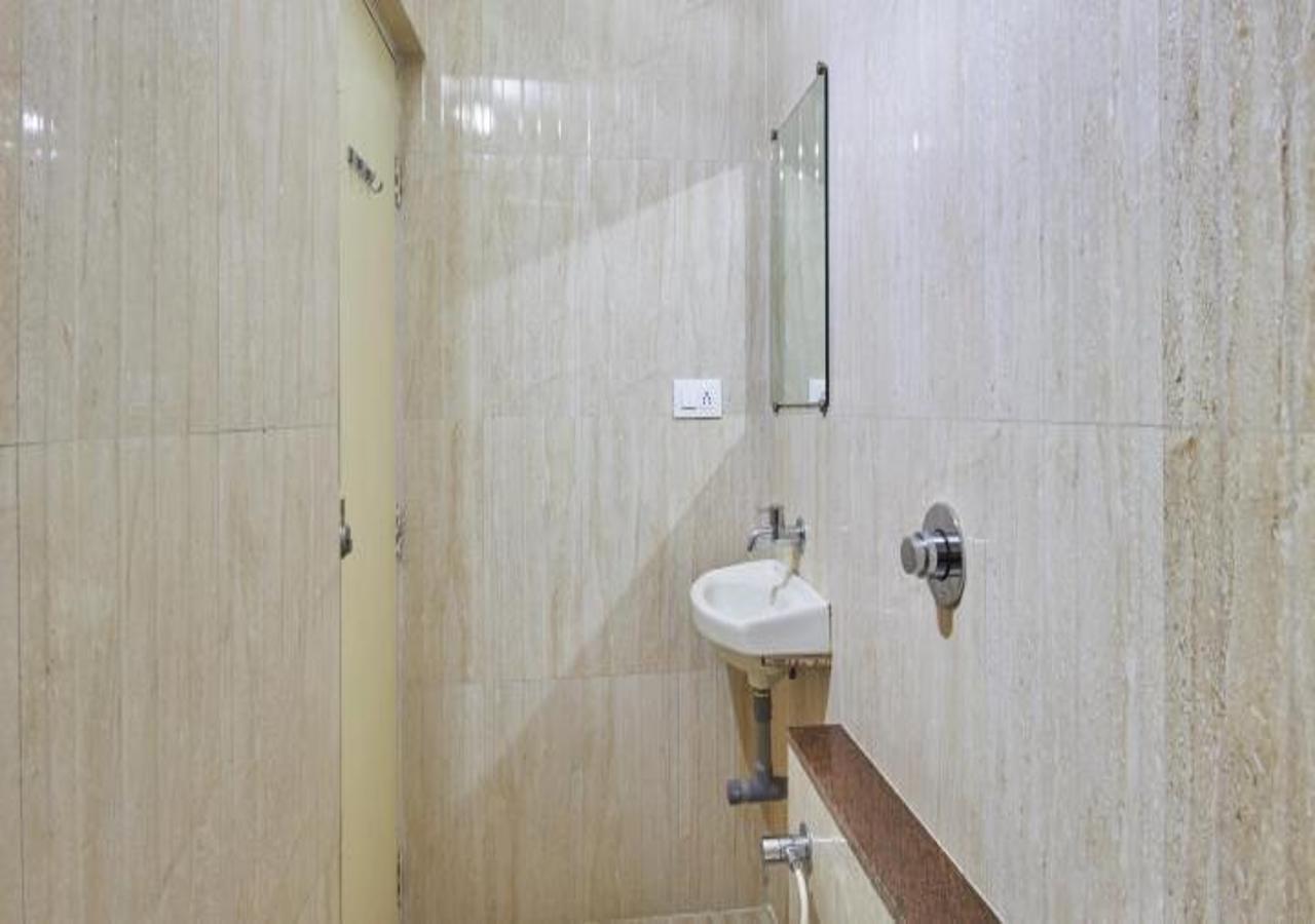 Hotel Krushna Inn トリンバック エクステリア 写真